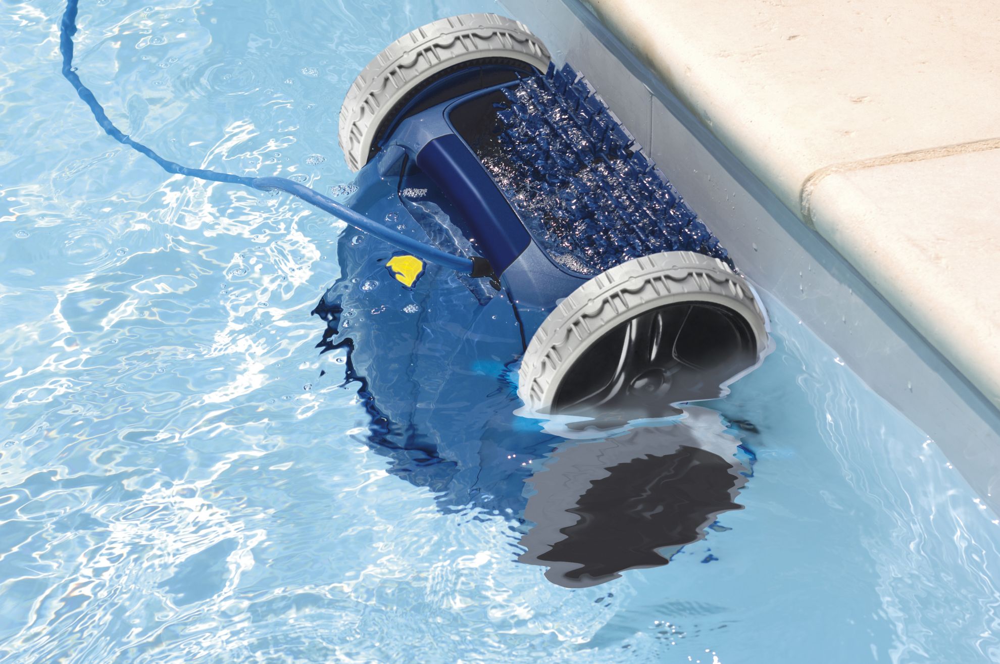 Робот пилосос для чищення басейну